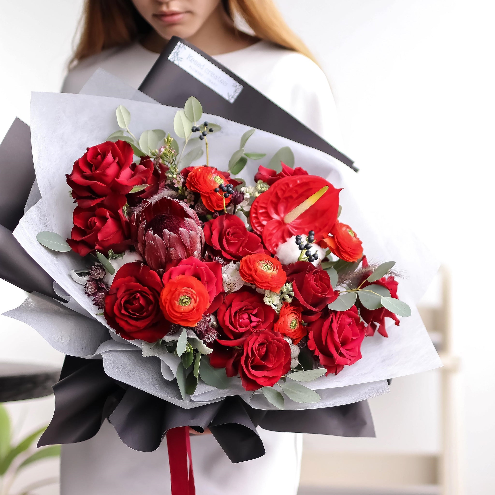 Signature bouquet (bespoke) - Kesed creates
