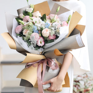 Signature bouquet (bespoke) - Kesed creates