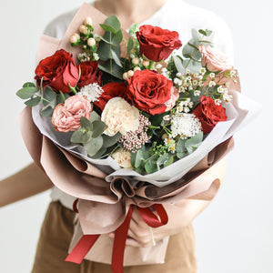 Signature bouquet (bespoke) - Kesed creates