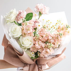Signature bouquet (bespoke) - Kesed creates